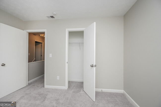 Building Photo - 2725 Wildflower Ln SW