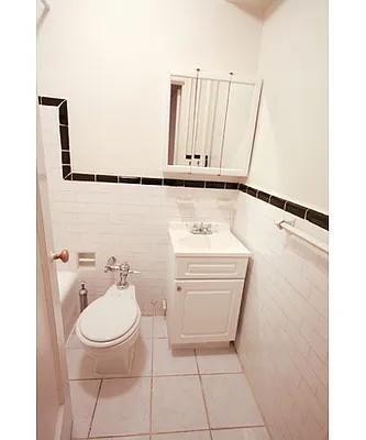 Building Photo - 208 W 23 St