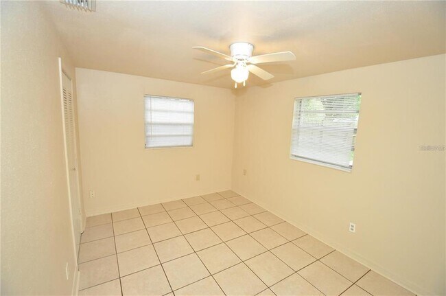 Building Photo - 4924 Pilgrim Ln