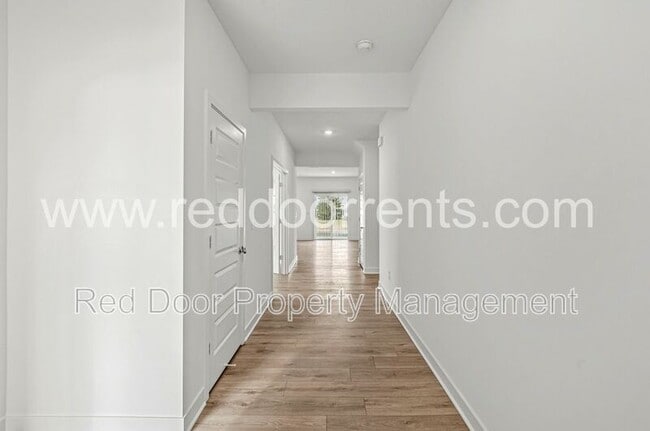 Building Photo - 2224 Boxwood Dr