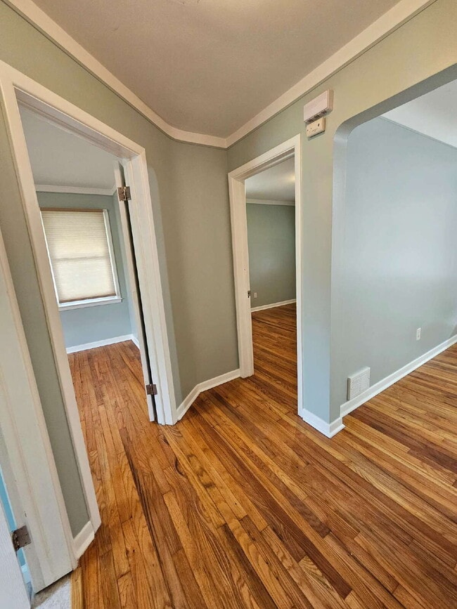 Building Photo - 3 Bedroom Brick Ranch, Updated Kitchen with Granite Countertops, Stainless-Steel Appliances, Hard...