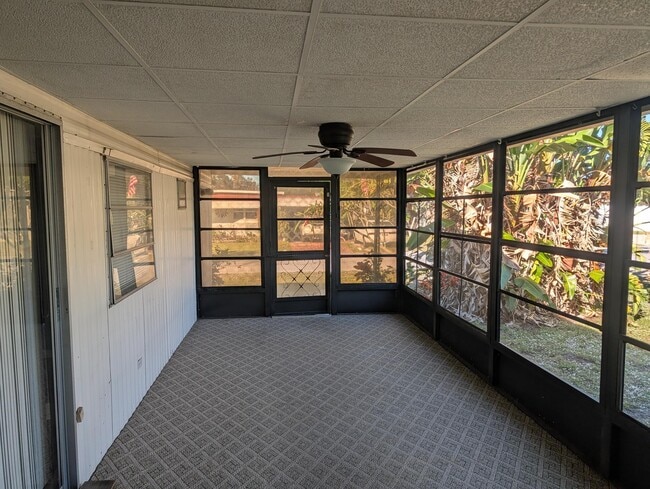 Building Photo - 74 Lone Pine Ave