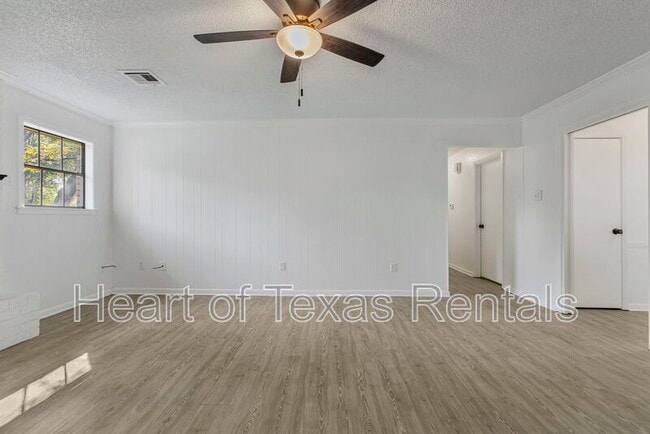 Building Photo - 465 Cranbrook Dr