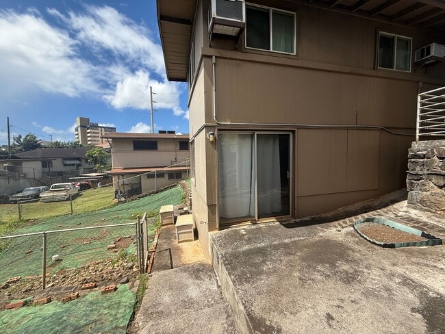 Building Photo - Aiea 3-bedroom 2 bath with 1 assigned parking