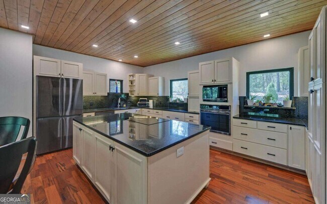 Building Photo - 675 Freedom Heights Dr