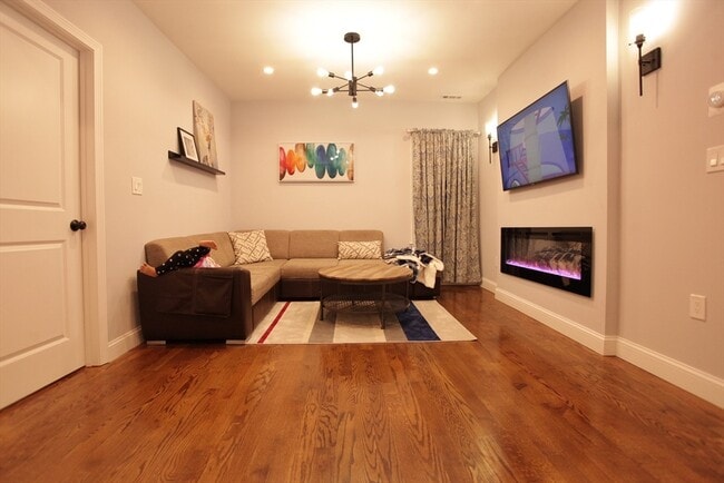 Building Photo - 291 Main St