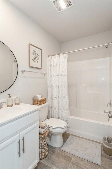 Building Photo - 701 Halcyon Ln