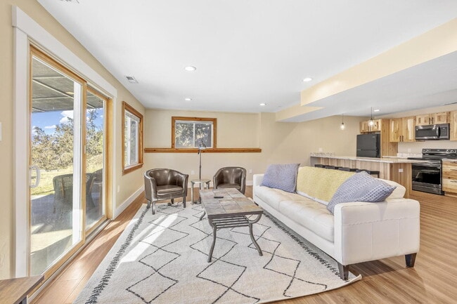 Building Photo - Hillside Hideaway in Historic Virginia Cit...