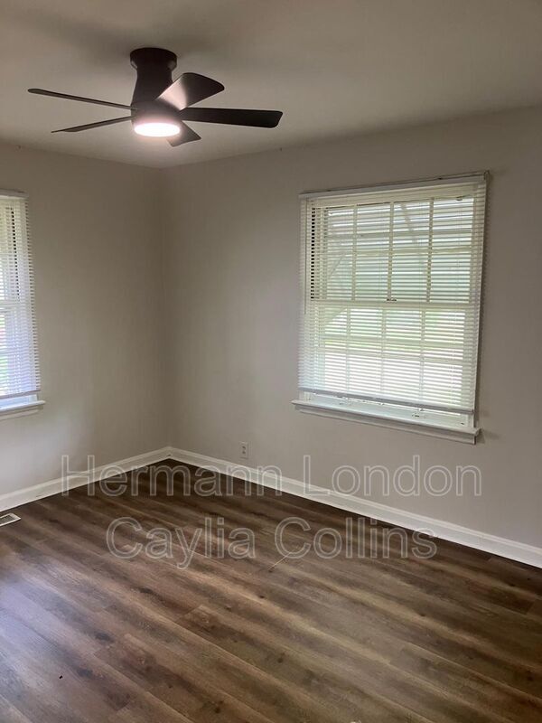 Building Photo - 7804 Utica Dr