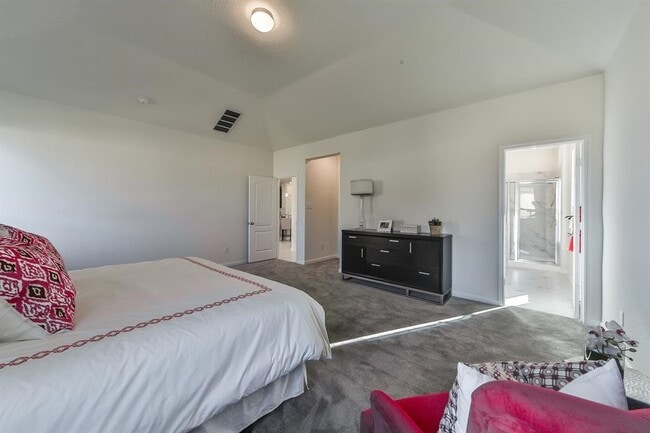 Building Photo - 25206 Farmdale Ln