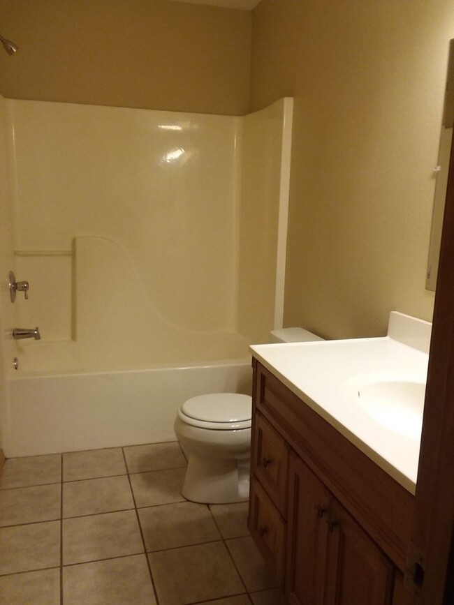 Building Photo - 4 Bed 3 Bath house for rent!!