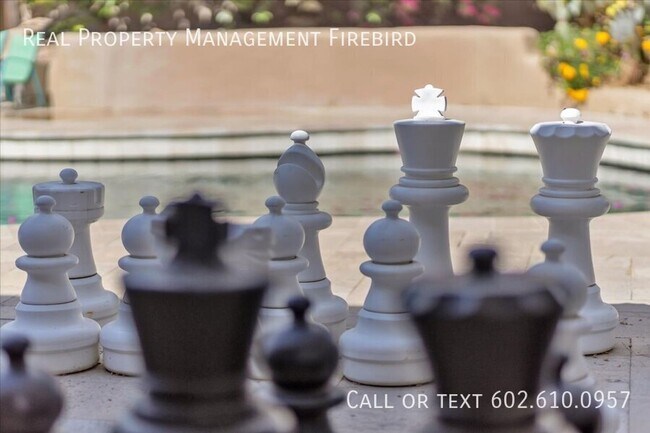 Building Photo - 4921 S Vista Pl