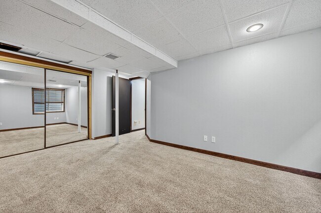 Building Photo - Ken Caryl Perfection