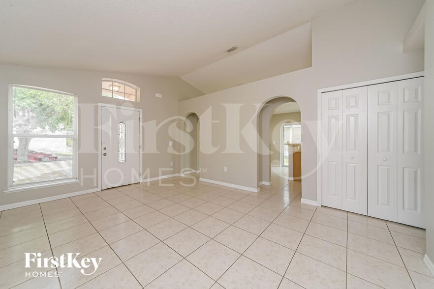 Building Photo - 440 Breezeway Dr