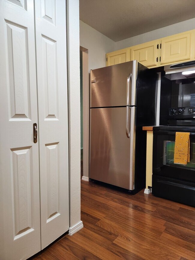 Building Photo - 500 National Ave N