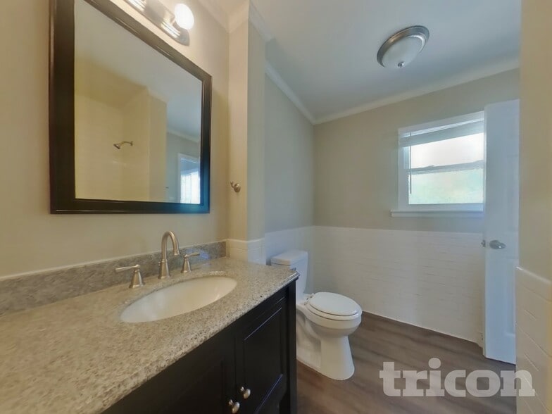 Building Photo - 9300 Overlook Cir