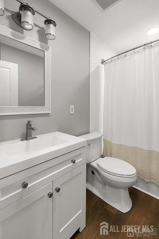 Building Photo - 1111 Harbour Club Dr