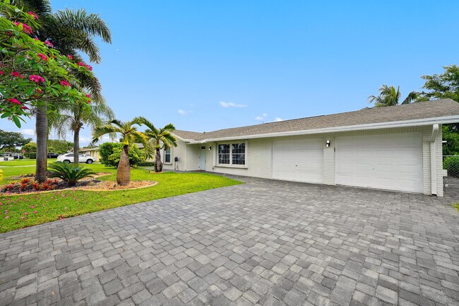 Building Photo - 4091 Lakespur Cir N