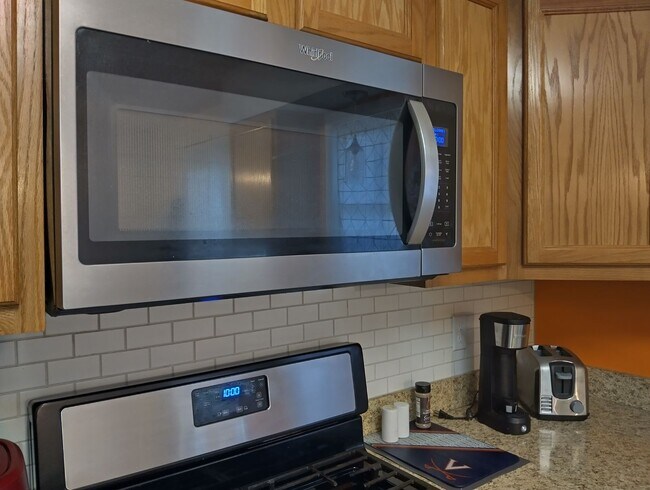 Building Photo - Spacious 2bd/2ba in Williamsburg