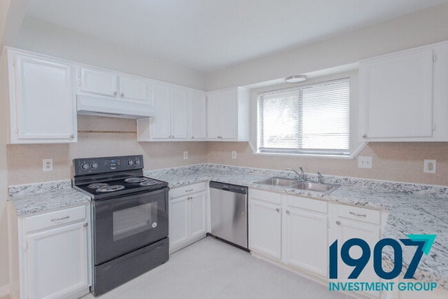 Building Photo - Stunning 3-Bedroom Home with Dramatic Vaulted Ceilings and Loft in OKC!