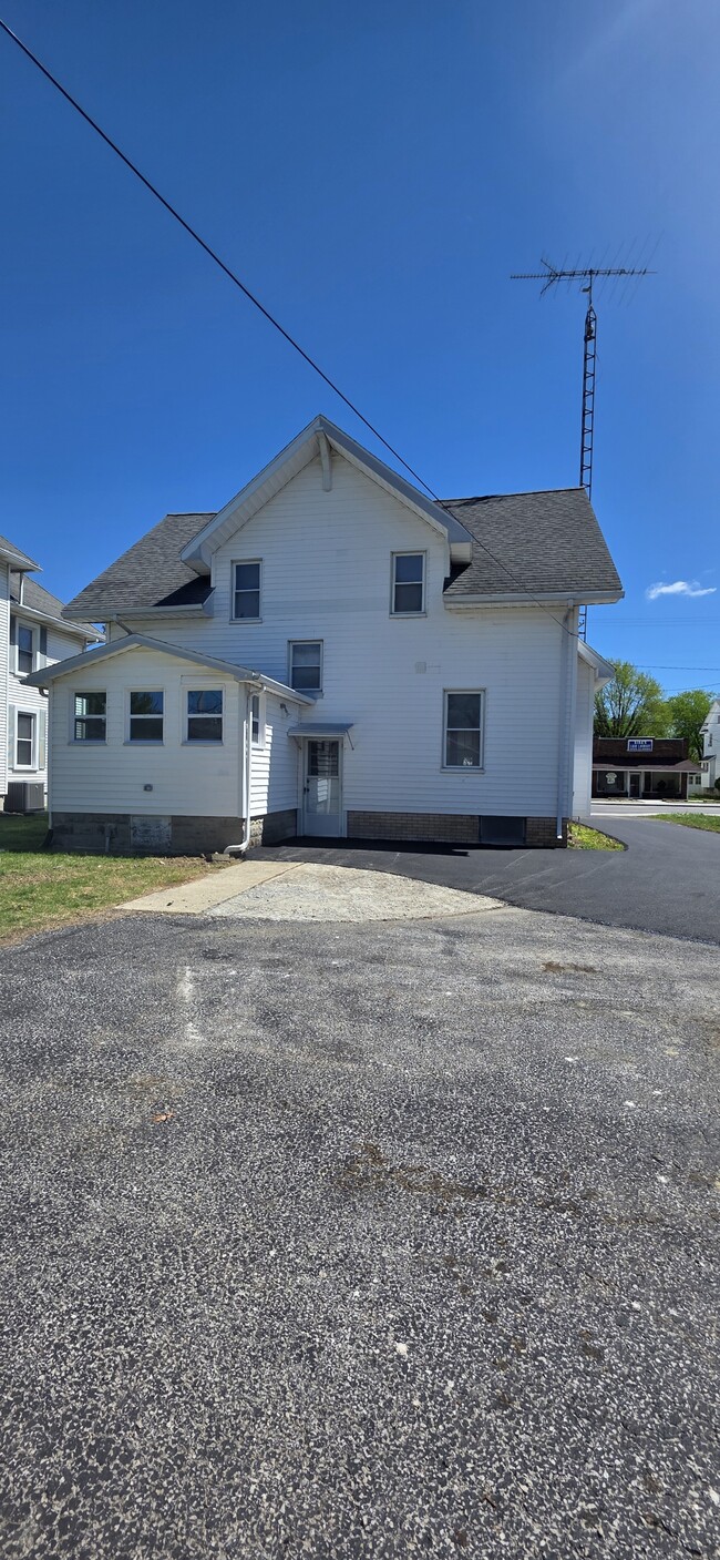Building Photo - 704 S Main St