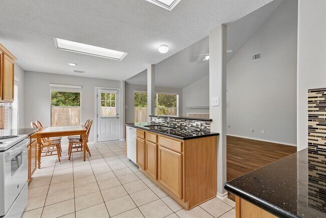 Building Photo - 18111 Stone Trail Manor Dr