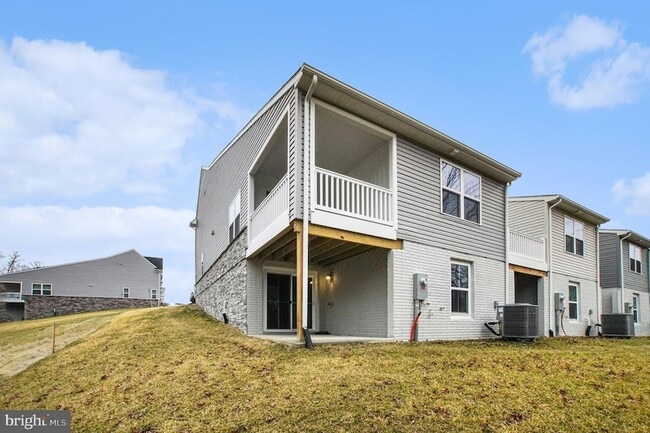 Building Photo - 8901 Blackthorne Pl