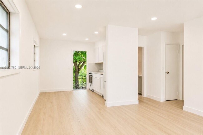 Building Photo - 355 NE 55th Terrace