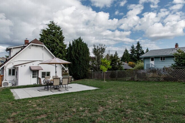 Building Photo - 7947 10th Ave SW