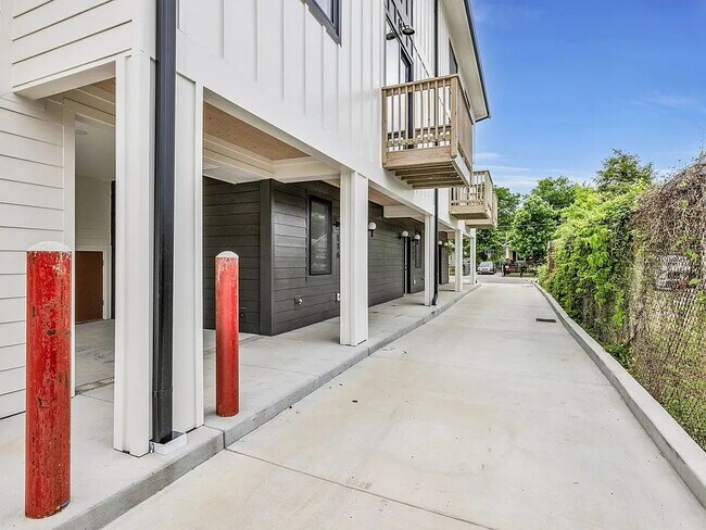 Building Photo - Modern Luxury Meets Everyday Comfort | 2025-Built 2BR Townhome | Near Southside Living