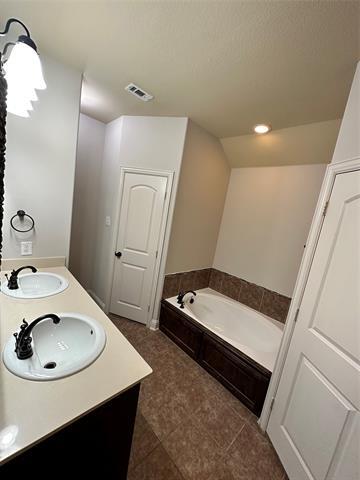 Building Photo - 2036 Allyson Dr.