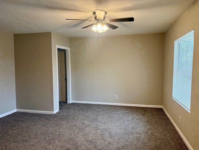 Building Photo - 6743 Crestmont St