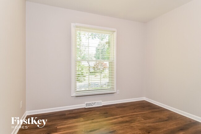 Building Photo - 2314 Killarney Dr