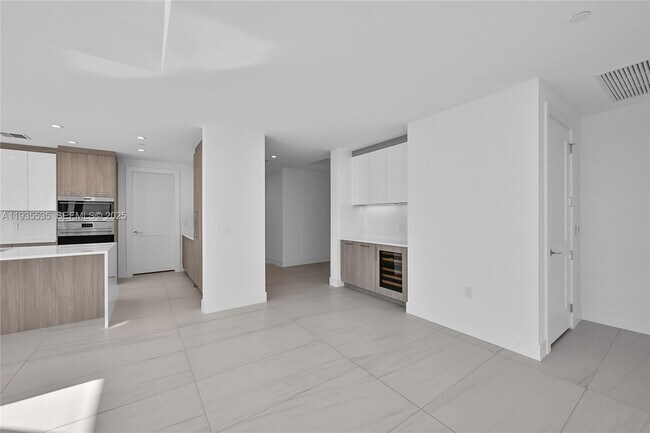 Building Photo - 151 N Seabreeze Blvd