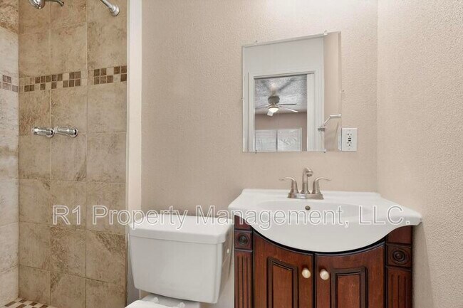 Building Photo - 222 Shannon Pl NW