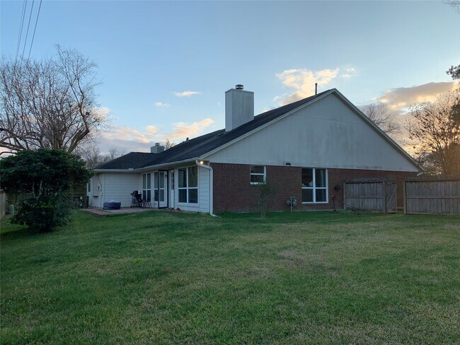 Building Photo - 2903 Bentley Ct