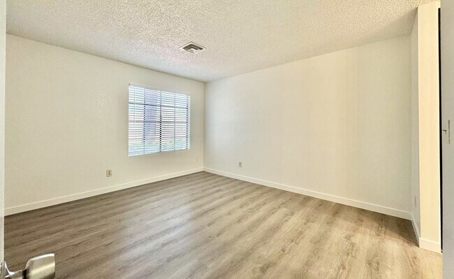 Building Photo - 4724 Nara Vista Way