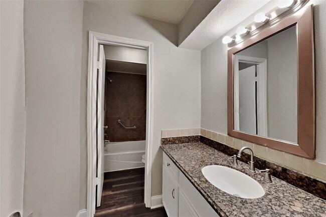 Building Photo - 15114 Stillcreek Dr