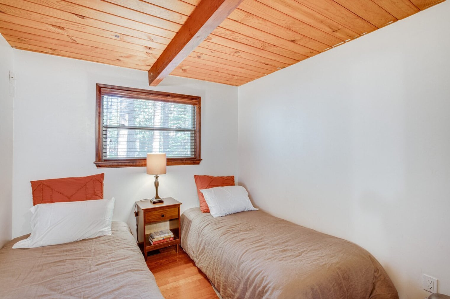 Building Photo - 932 Kiowa Dr