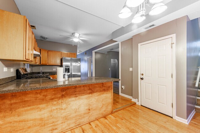 Building Photo - 2446 W 69th St