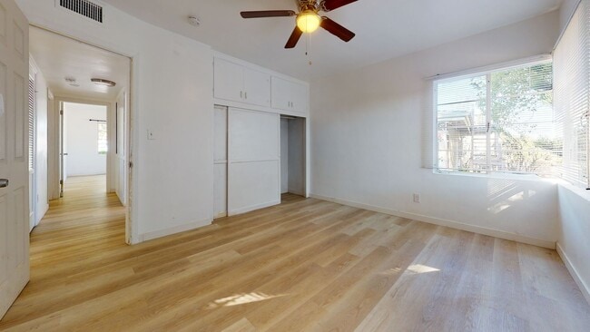 Building Photo - 5231 E Falls View Dr