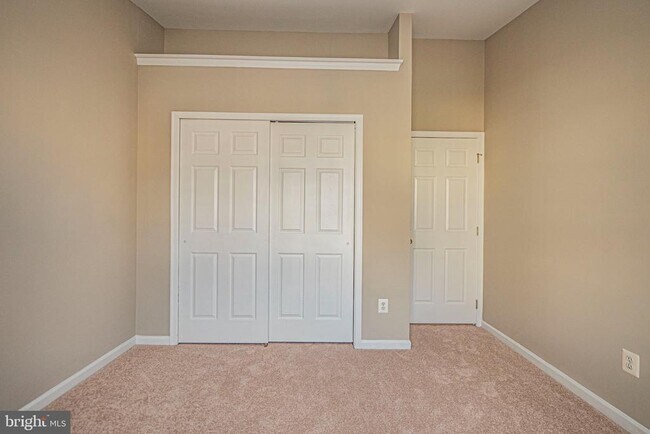 Building Photo - 22619 Upperville Heights Square