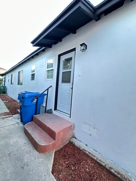 Building Photo - 1306 N Fries Ave