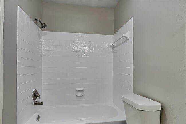 Building Photo - 48 N High Oaks Cir