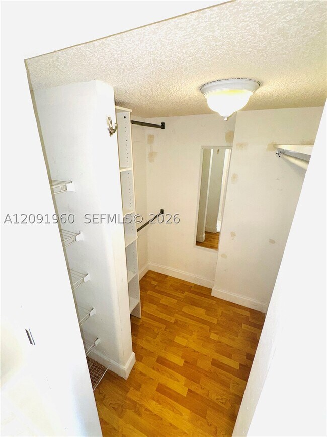 Building Photo - 9340 Lagoon Pl