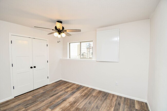 Building Photo - 5 Bedroom 3 Bathroom Single Family Home North Sioux Falls!