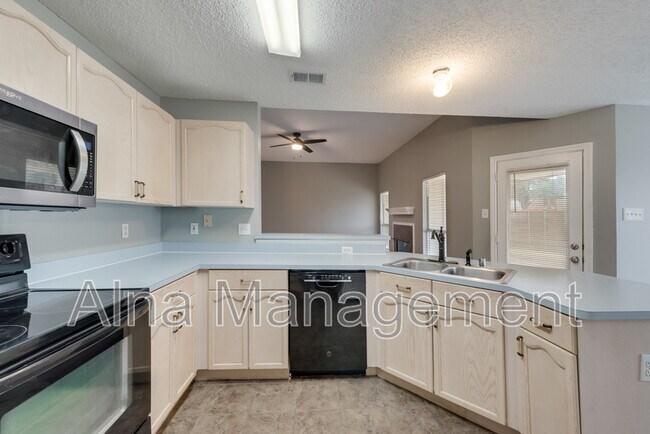 Building Photo - 6609 Gardenia Dr