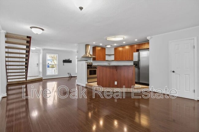 Building Photo - 304 Falling Ln