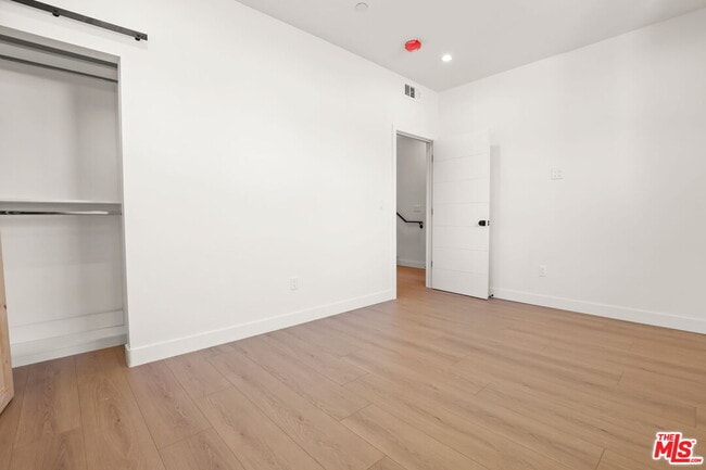 Building Photo - 2133 S Longwood Ave