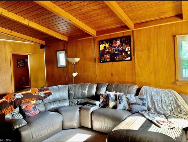 Building Photo - 21218 Hillgrove Ave